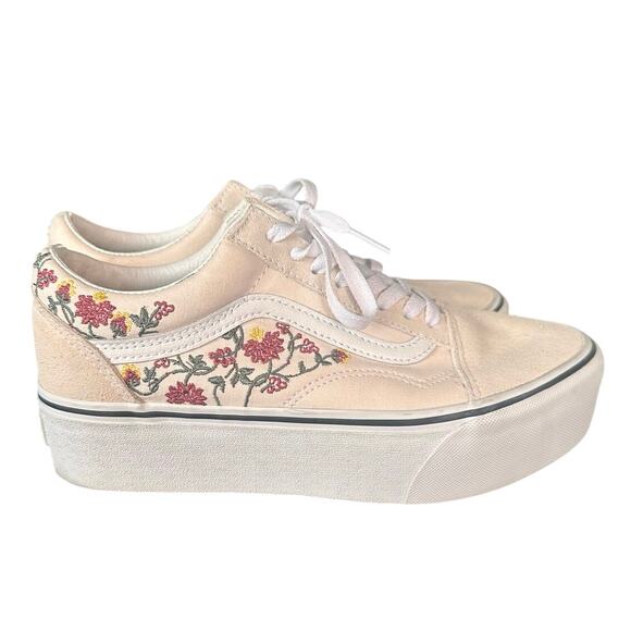 Vans Old Skool Stackform Platform Sneakers with Embroidered Floral
Women Size 9 - Picture 2 of 9